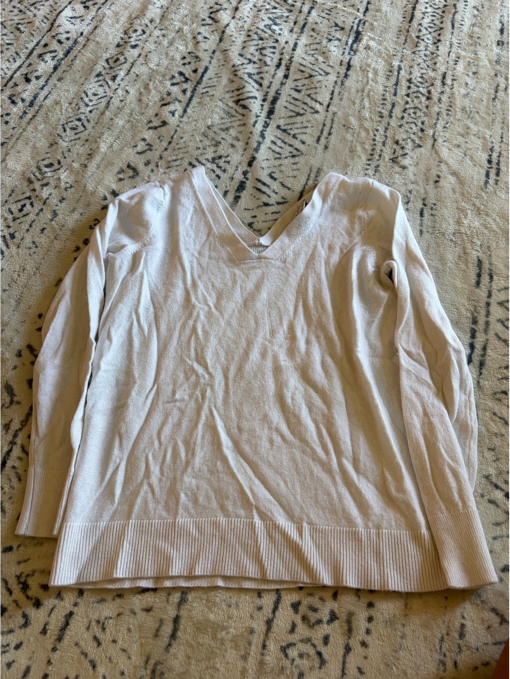 LOFT Petite V-Neck Sweater in White XXSP